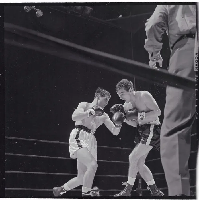 Framed Print : Bobby Baretls and Danny Mangiapane in Boxing Action Framed Print : Bobby Baretls and Danny Mangiapane in Boxing Action