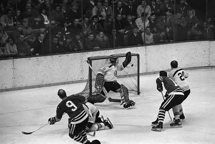 Framed Print : Bobby Hull Scoring His 600th Goal Framed Print : Bobby Hull Scoring His 600th Goal