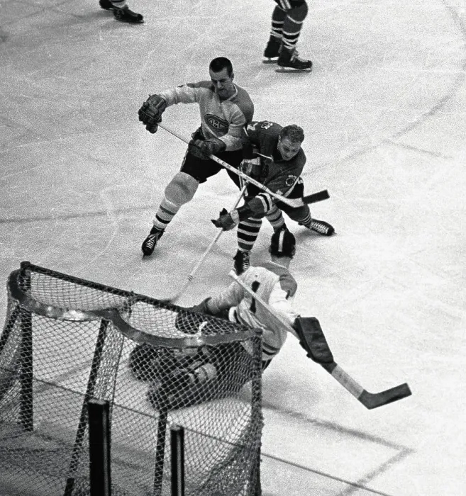 Framed Print : Bobby Hull Scoring in Game Framed Print : Bobby Hull Scoring in Game
