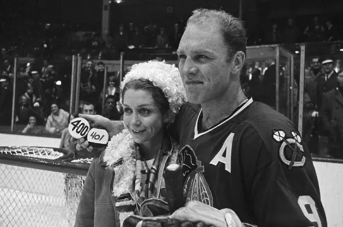 Framed Print : Bobby and Joanne Hull after 401st Goal Framed Print : Bobby and Joanne Hull after 401st Goal