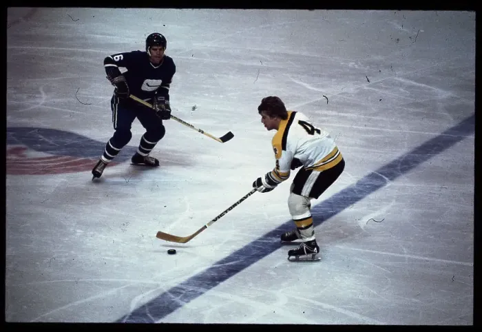 Framed Print : Bobby Orr in Game, Skating With Puck Framed Print : Bobby Orr in Game, Skating With Puck