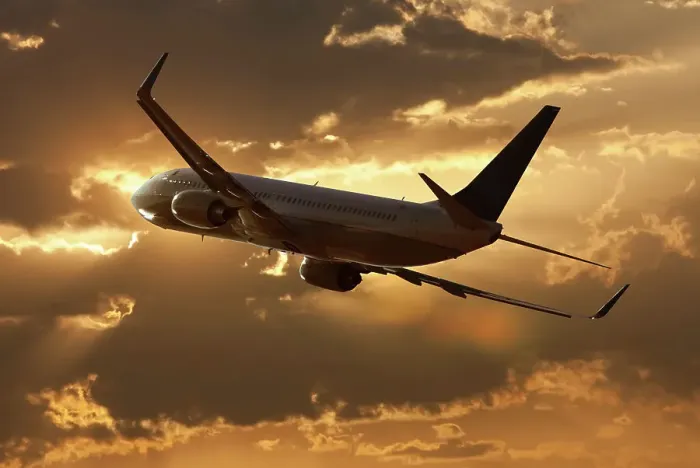 Framed Print : Boeing 737-400 Takeoff Framed Print : Boeing 737-400 Takeoff