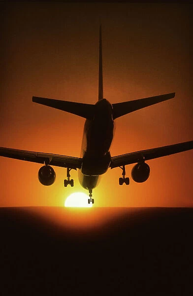 Boeing 757 landing in the sun at Los Angeles International Airport