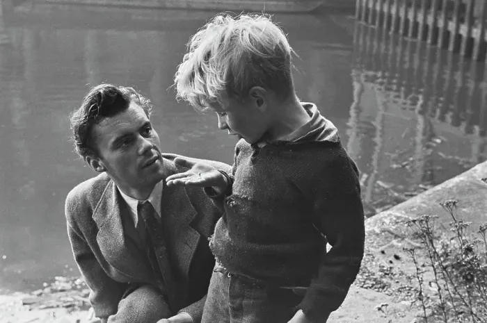 Framed Print : Bogarde's Sidekick Framed Print : Bogarde's Sidekick