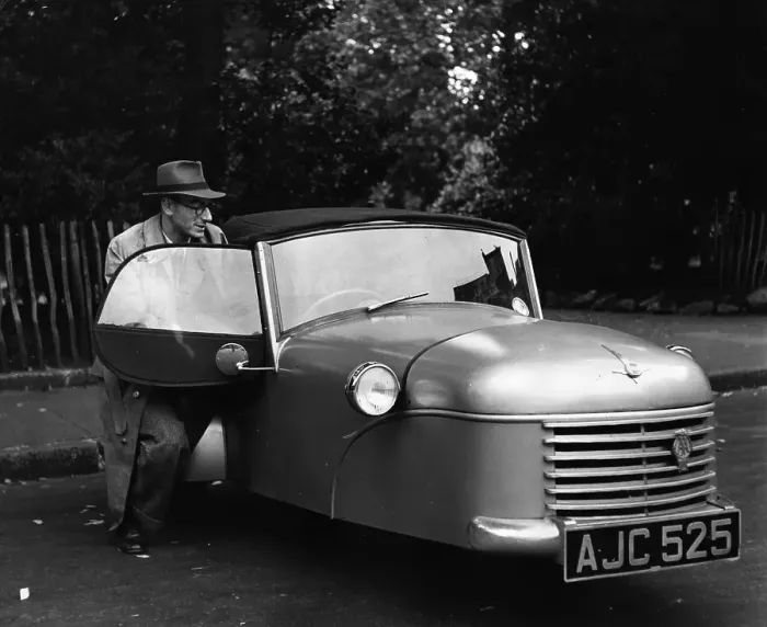 Framed Print : Bond Minicar