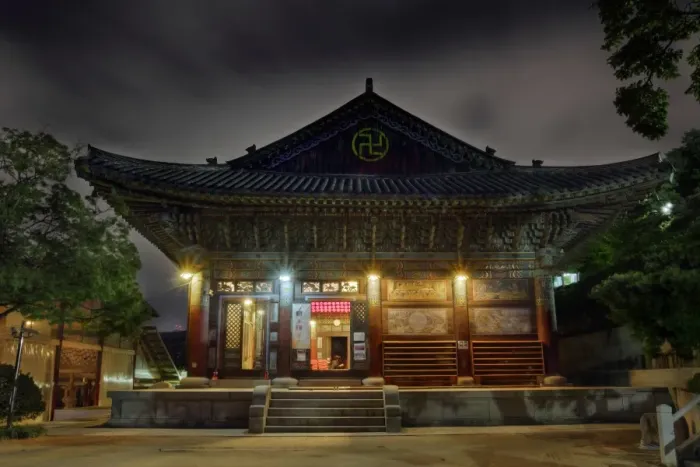 Framed Print : Bongeunsa Temple on Cloudy Night Framed Print : Bongeunsa Temple on Cloudy Night