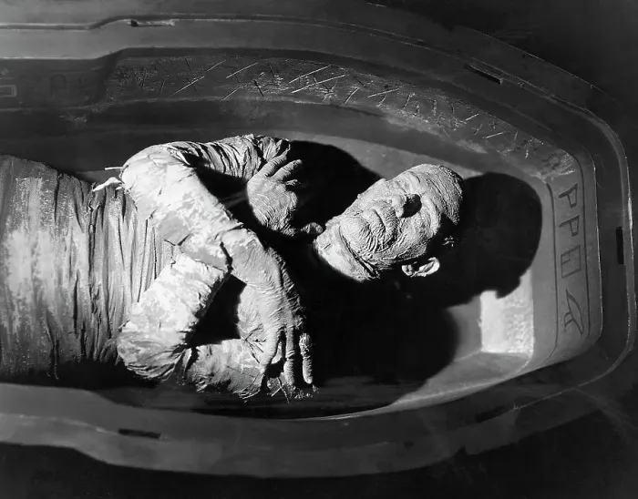 Framed Print : Boris Karloff in Coffin in The Mummy Framed Print : Boris Karloff in Coffin in The Mummy
