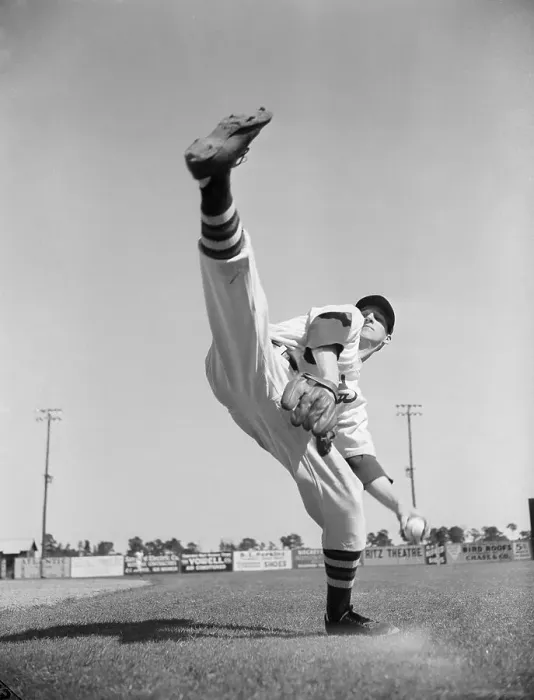 Framed Print : Boston Braves Pitcher Warren Spahn Framed Print : Boston Braves Pitcher Warren Spahn