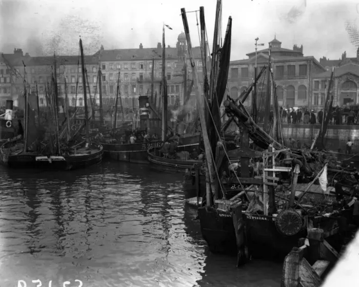 Framed Print : Boulogne Harbour Framed Print : Boulogne Harbour