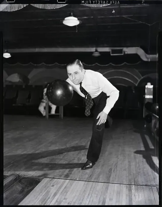 Framed Print : Bowler Releasing the Ball Framed Print : Bowler Releasing the Ball