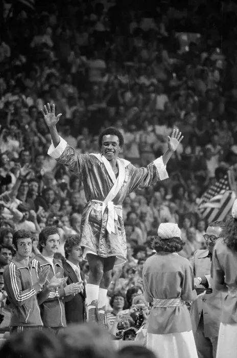 Framed Print : Boxer Sugar Ray Leonard Celebrating Gold Medal Framed Print : Boxer Sugar Ray Leonard Celebrating Gold Medal