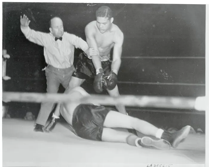 Framed Print : Boxers Lee Ramage and Joe Louis in Obvious Positions Framed Print : Boxers Lee Ramage and Joe Louis in Obvious Positions