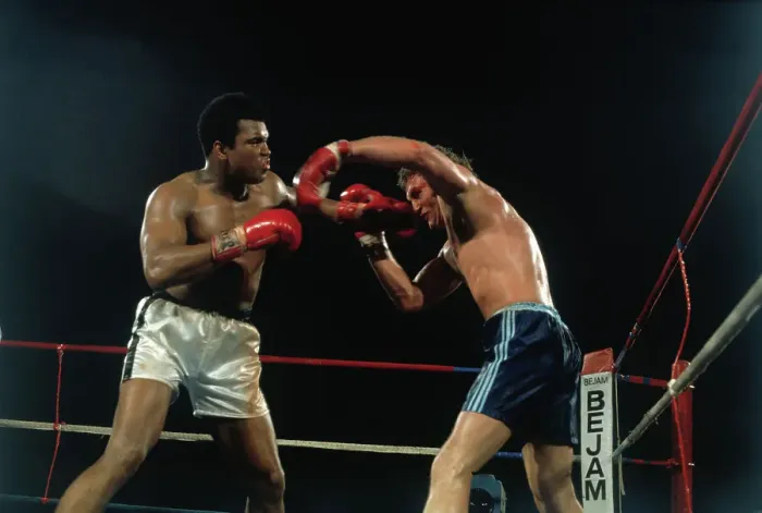 Framed Print : Boxers Muhammad Ali and Joe Bugner Fighting Framed Print : Boxers Muhammad Ali and Joe Bugner Fighting
