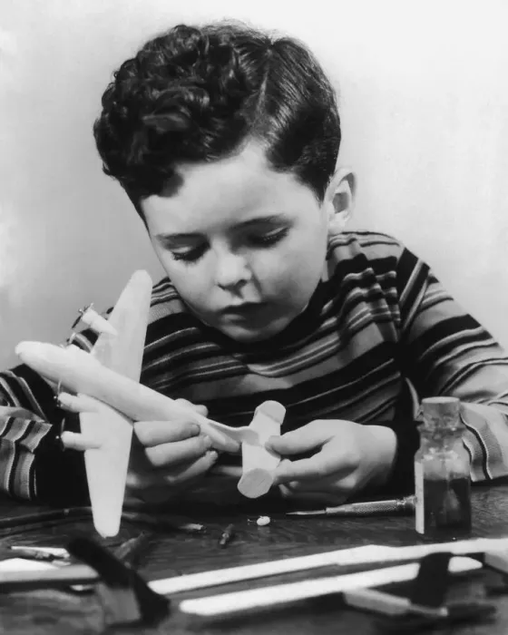 Framed Print : Boy (7-9) building model airplane (B&W) Framed Print : Boy (7-9) building model airplane (B&W)