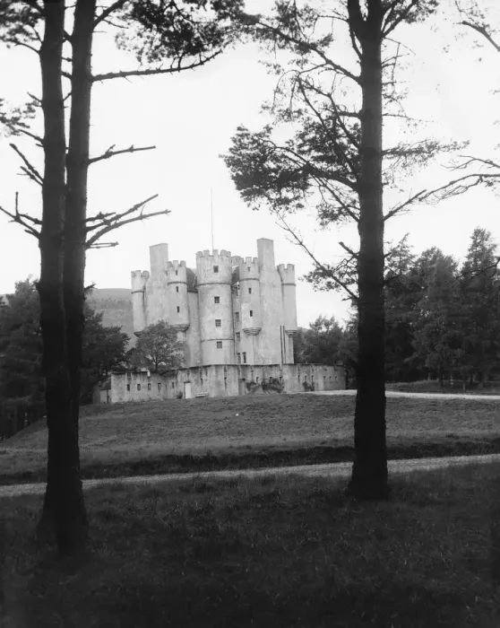Framed Print : Braemar Castle