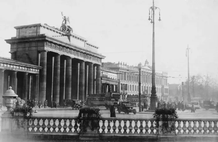 Framed Print : Brandenburg Gate Framed Print : Brandenburg Gate