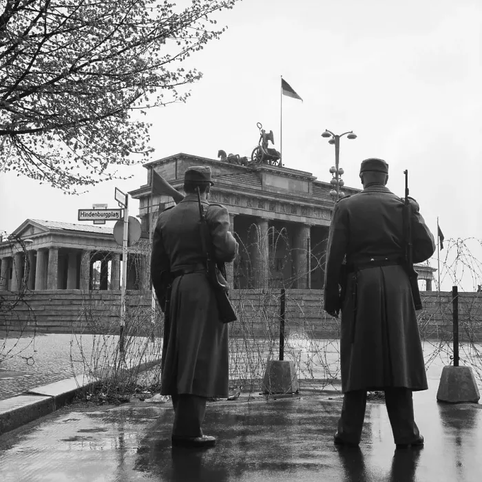 Framed Print : Brandenburg Gate / Soldiers / Barbed Wire Framed Print : Brandenburg Gate / Soldiers / Barbed Wire