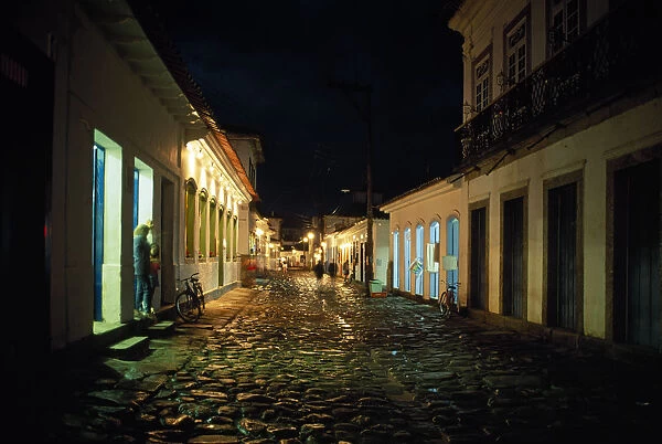 Brazil, Rio de Janeiro, Parati, cobbled street at night