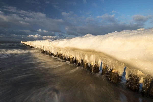 Breakwaters or groynes covered with snow and icicles, Baltic Sea, Zingst, Fischland-Darss-Zingst, Mecklenburg-Western Pomerania, Germany