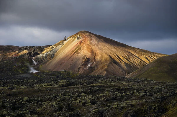 Brennisteinsalda volcano, rhyolite mountains and Laugahraun lava field, Landmannalaugar, Fjallabak Nature Reserve, Highlands of Iceland, Iceland, Europe