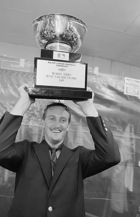 Framed Print : Bret Saberhagen Holding Award Framed Print : Bret Saberhagen Holding Award