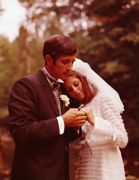 Framed Print : Bride and groom. (Photo by H. Armstrong Roberts / Retrofile / Getty Images) Framed Print : Bride and groom. (Photo by H. Armstrong Roberts / Retrofile / Getty Images)