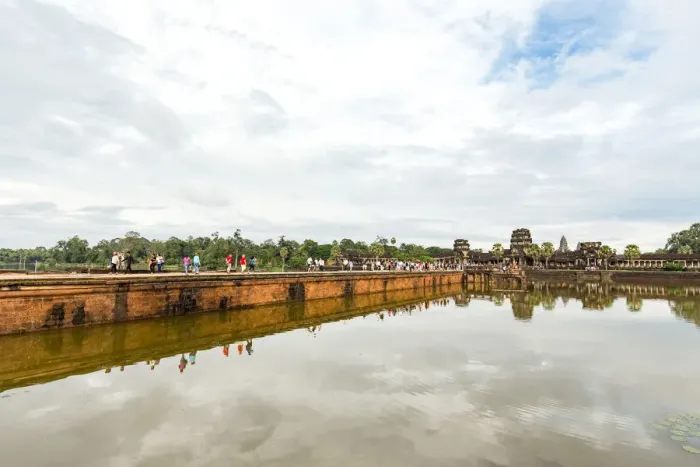 Framed Print : The bridge to Angkor Wat, Cambodia Framed Print : The bridge to Angkor Wat, Cambodia