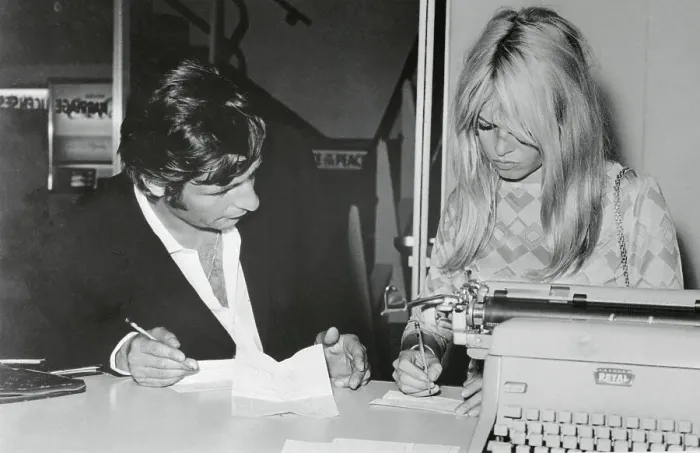 Framed Print : Brigitte Bardot and Gunther Sachs Getting Married Framed Print : Brigitte Bardot and Gunther Sachs Getting Married