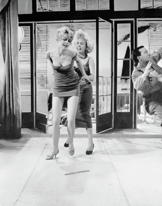 Framed Print : Brigitte Bardot in Scene from Une Parisienne Framed Print : Brigitte Bardot in Scene from Une Parisienne