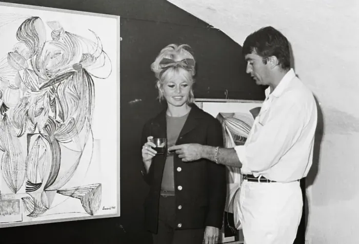 Framed Print : Brigitte Bardot Standing with Jacques Dussart Framed Print : Brigitte Bardot Standing with Jacques Dussart