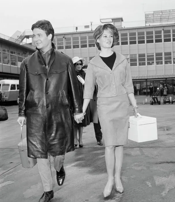 Framed Print : Brigitte Bardot Walking with Husband Jacques Charrier Framed Print : Brigitte Bardot Walking with Husband Jacques Charrier