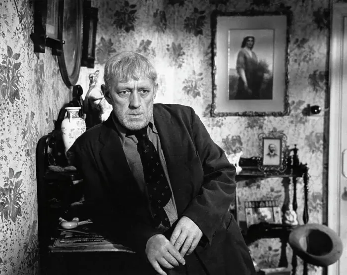 Framed Print : British Actor Alec Guinness Framed Print : British Actor Alec Guinness