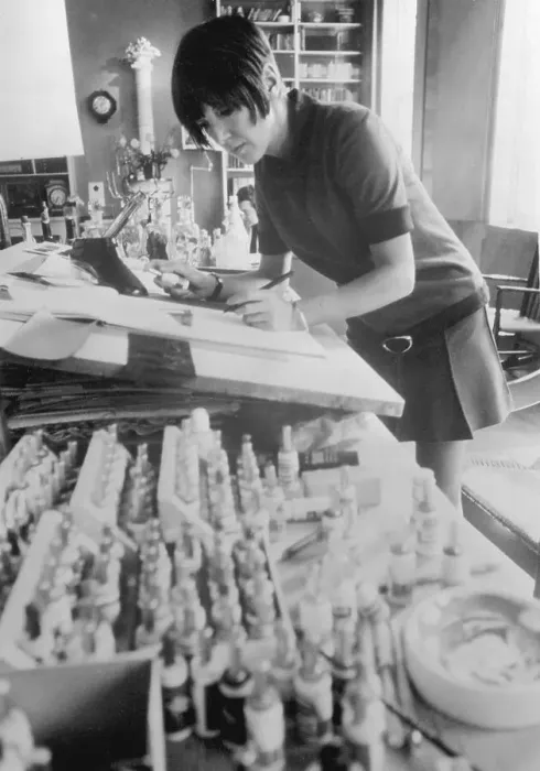 Framed Print : British Clothing Designer Mary Quant Working at Home Framed Print : British Clothing Designer Mary Quant Working at Home
