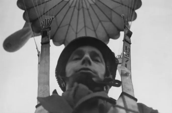 Framed Print : British Paratrooper