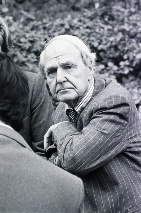 Framed Print : British Sculpturor Henry Moore Framed Print : British Sculpturor Henry Moore