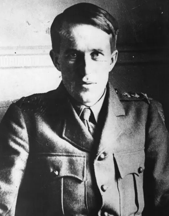 Framed Print : British soldier, adventurer and author Thomas Edward Lawrence known as Lawrence Of Arabia Framed Print : British soldier, adventurer and author Thomas Edward Lawrence known as Lawrence Of Arabia