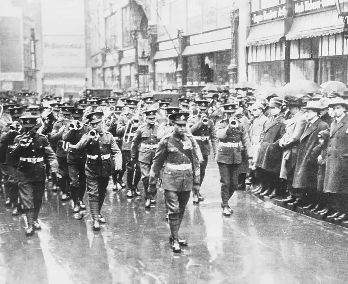 Framed Print : British Soldiers Marching in Formation Framed Print : British Soldiers Marching in Formation