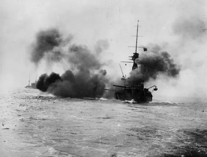 Framed Print : Broadside. circa 1914: HMS Collingwood firing a broadside Framed Print : Broadside. circa 1914: HMS Collingwood firing a broadside