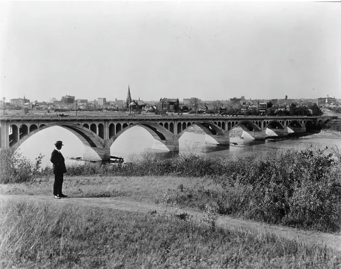 Framed Print : Broadway Bridge Crossing Into Saskatoon In Saskatchewan Framed Print : Broadway Bridge Crossing Into Saskatoon In Saskatchewan