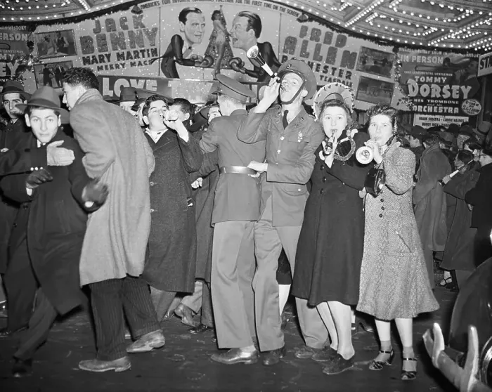 Framed Print : Broadway'S New Year'S Eve Celebration Framed Print : Broadway'S New Year'S Eve Celebration