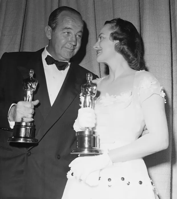 Framed Print : Broderick Crawford and Olivia de Havilland Holding Oscars Framed Print : Broderick Crawford and Olivia de Havilland Holding Oscars