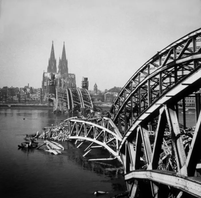 Framed Print : Broken Hohenzollern Bridge Framed Print : Broken Hohenzollern Bridge