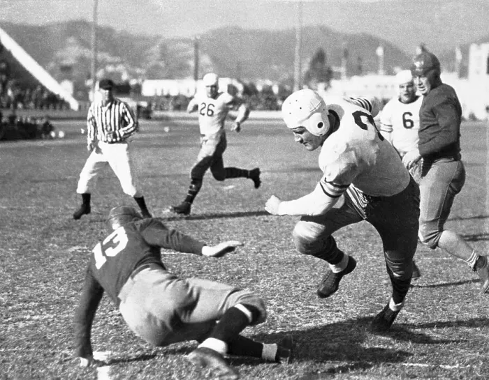 Framed Print : Bronko Nagurski Scoring Touchdown Framed Print : Bronko Nagurski Scoring Touchdown