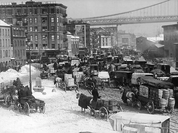 Brooklyn. circa 1910: Congested traffic on a main thoroughfare in Brooklyn
