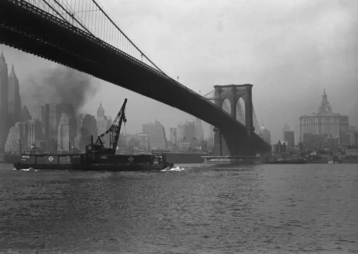 Framed Print : Brooklyn bridge and Manhattan skyline, New York City, USA, (B&W) Framed Print : Brooklyn bridge and Manhattan skyline, New York City, USA, (B&W)
