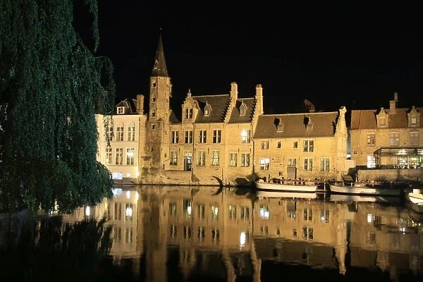 Bruges. Canal and houses at night