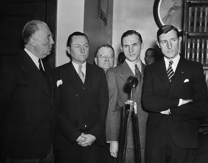 Framed Print : Bruno Hauptmann and Attorneys at Courthouse
