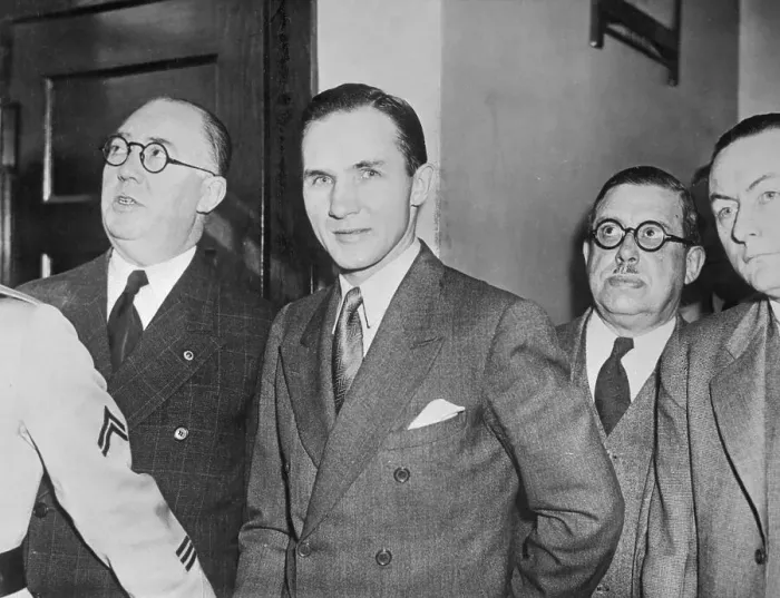 Framed Print : Bruno Hauptmann Being Escorted into Courtroom Framed Print : Bruno Hauptmann Being Escorted into Courtroom