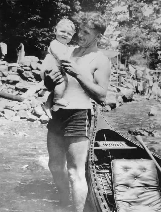 Framed Print : Bruno Hauptmann Holding His Son