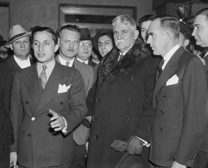 Framed Print : Bruno Hauptmann Prosecutors Conversing Framed Print : Bruno Hauptmann Prosecutors Conversing